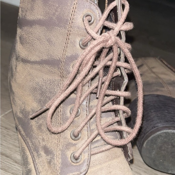 Woman’s brown heeled combat boots- size 7.5 - Picture 4 of 8
